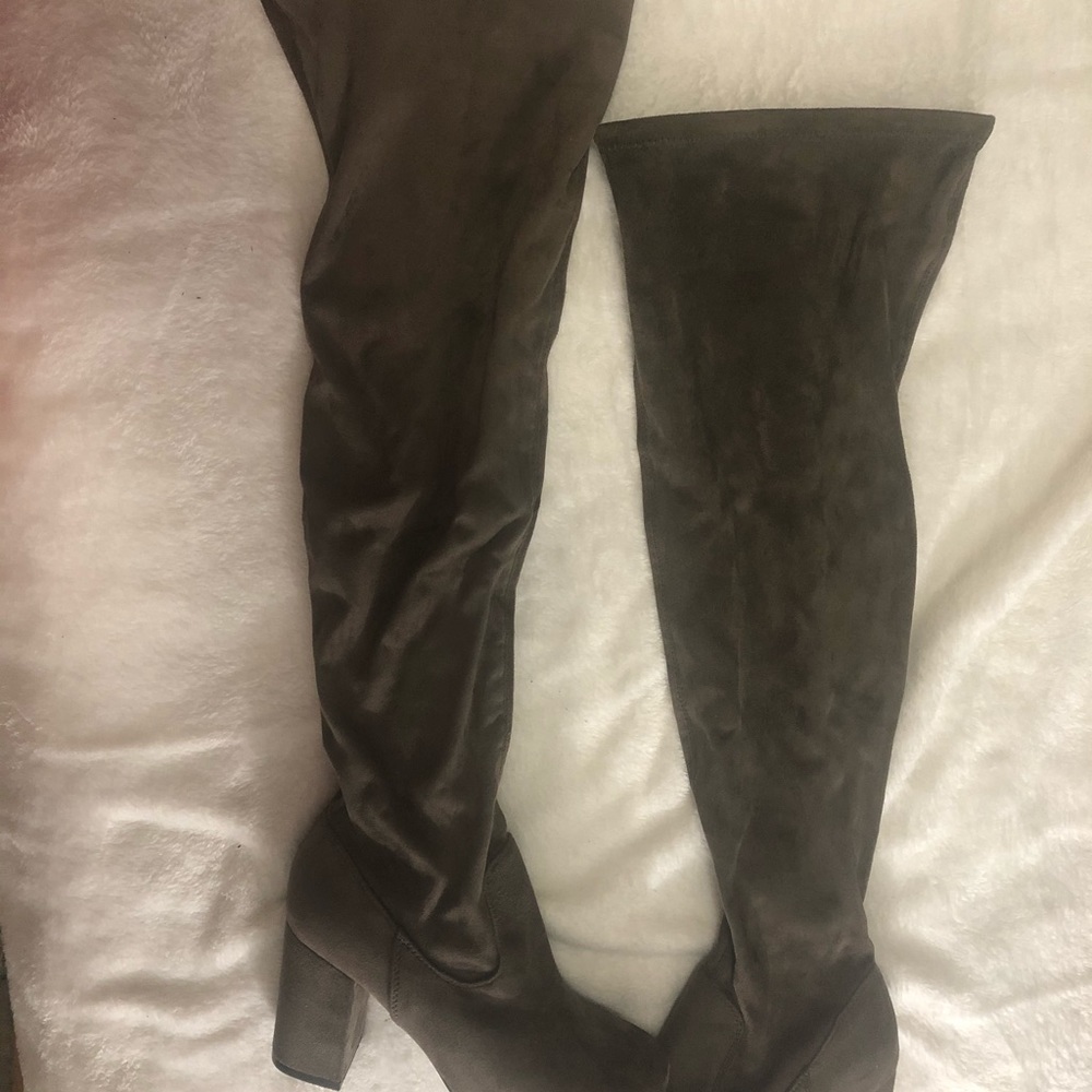 Over knee boots 9.5 M